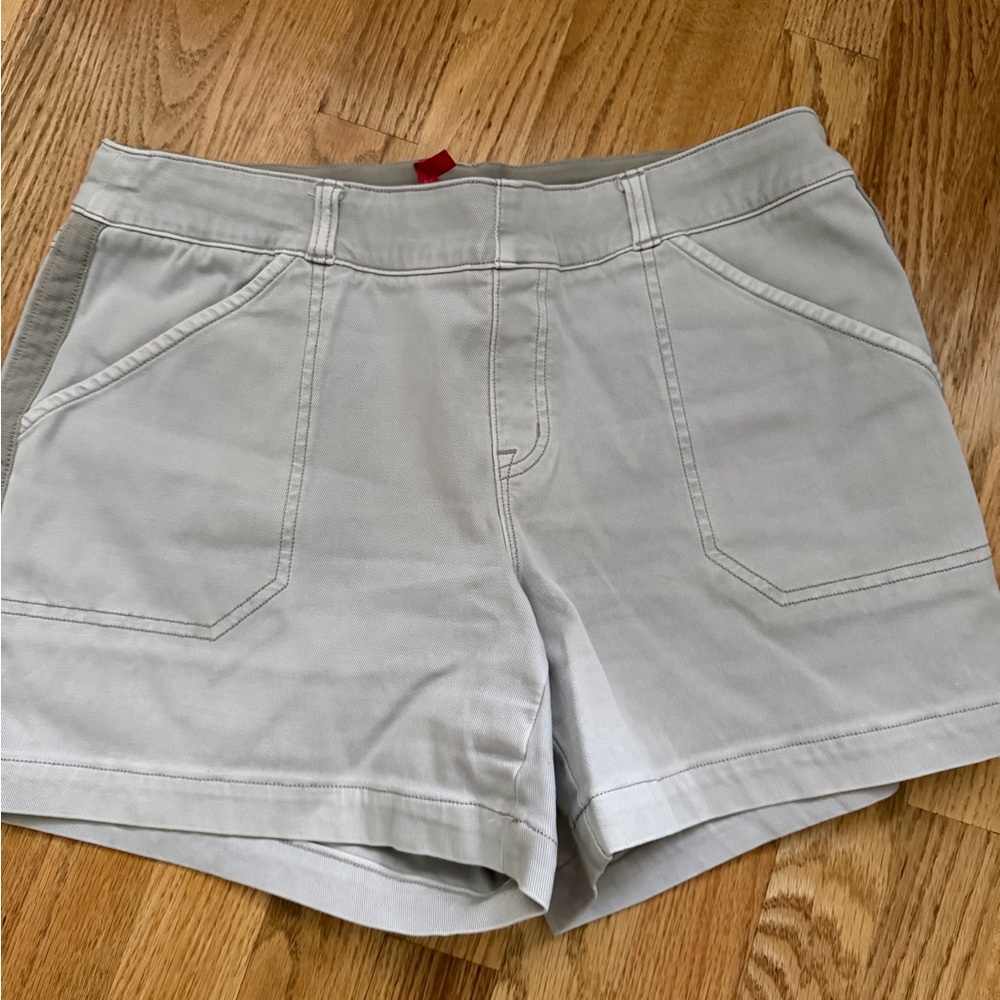 SPANX Women's Light Gray High Waist Pocket Shorts